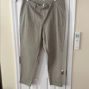 Ava & Viv Woman’s Cargo Pants in Green